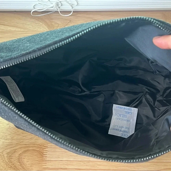 MONTBLANC Perfume Cosmetic Bag - Picture 8 of 8